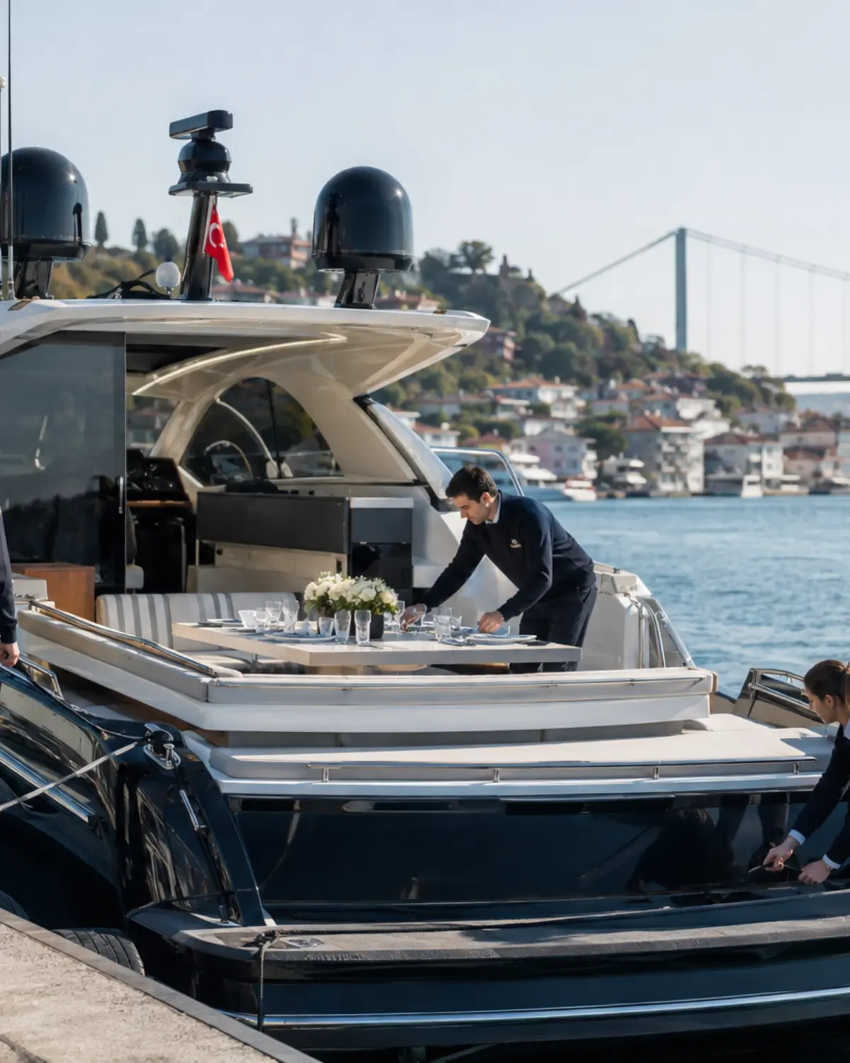Aden Yachting ekibi yat hazırlığı yaparken