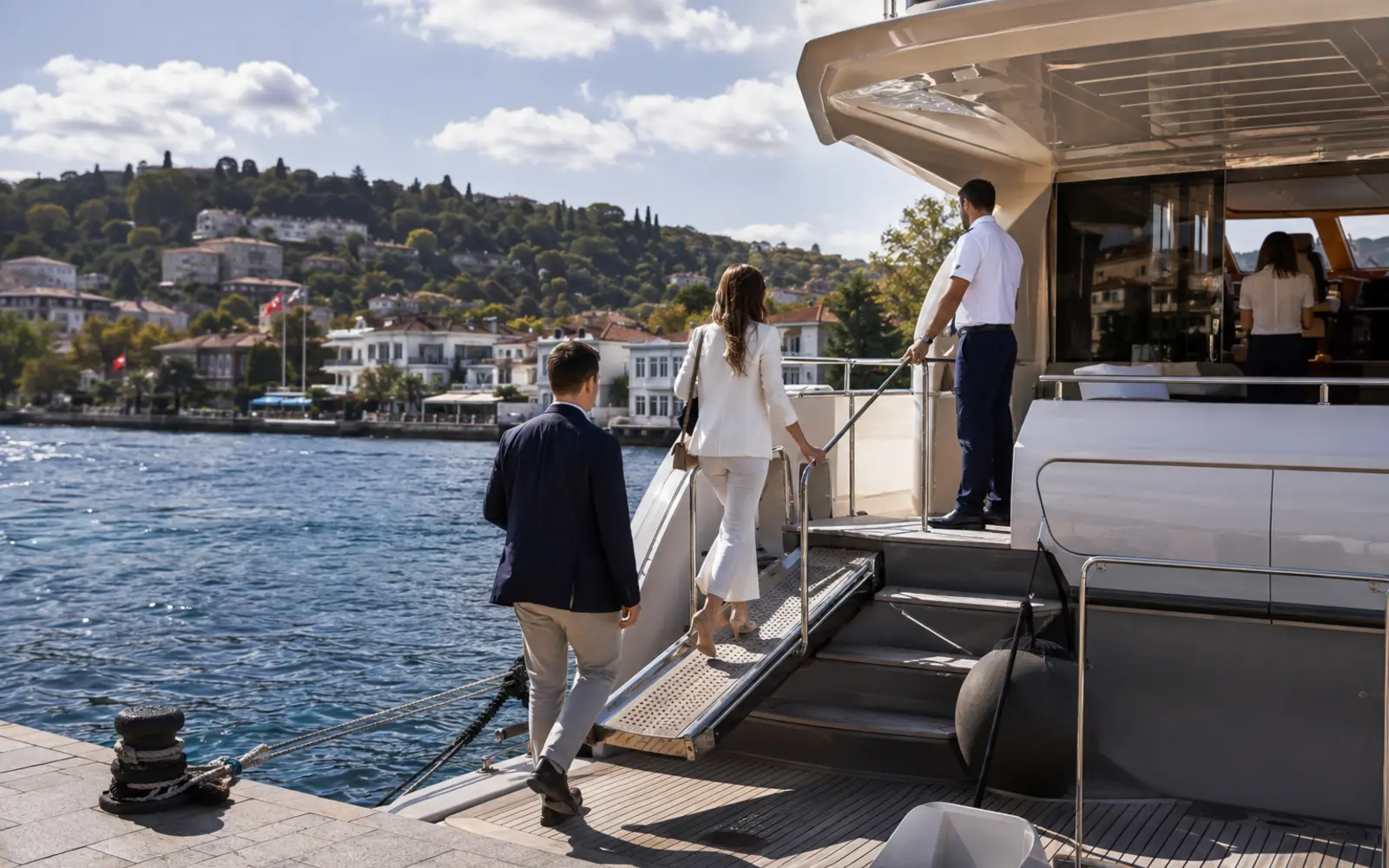Bebek'ten Yat Kiralama ve Biniş Rehberi rehberi için İstanbul'da özel yat görseli