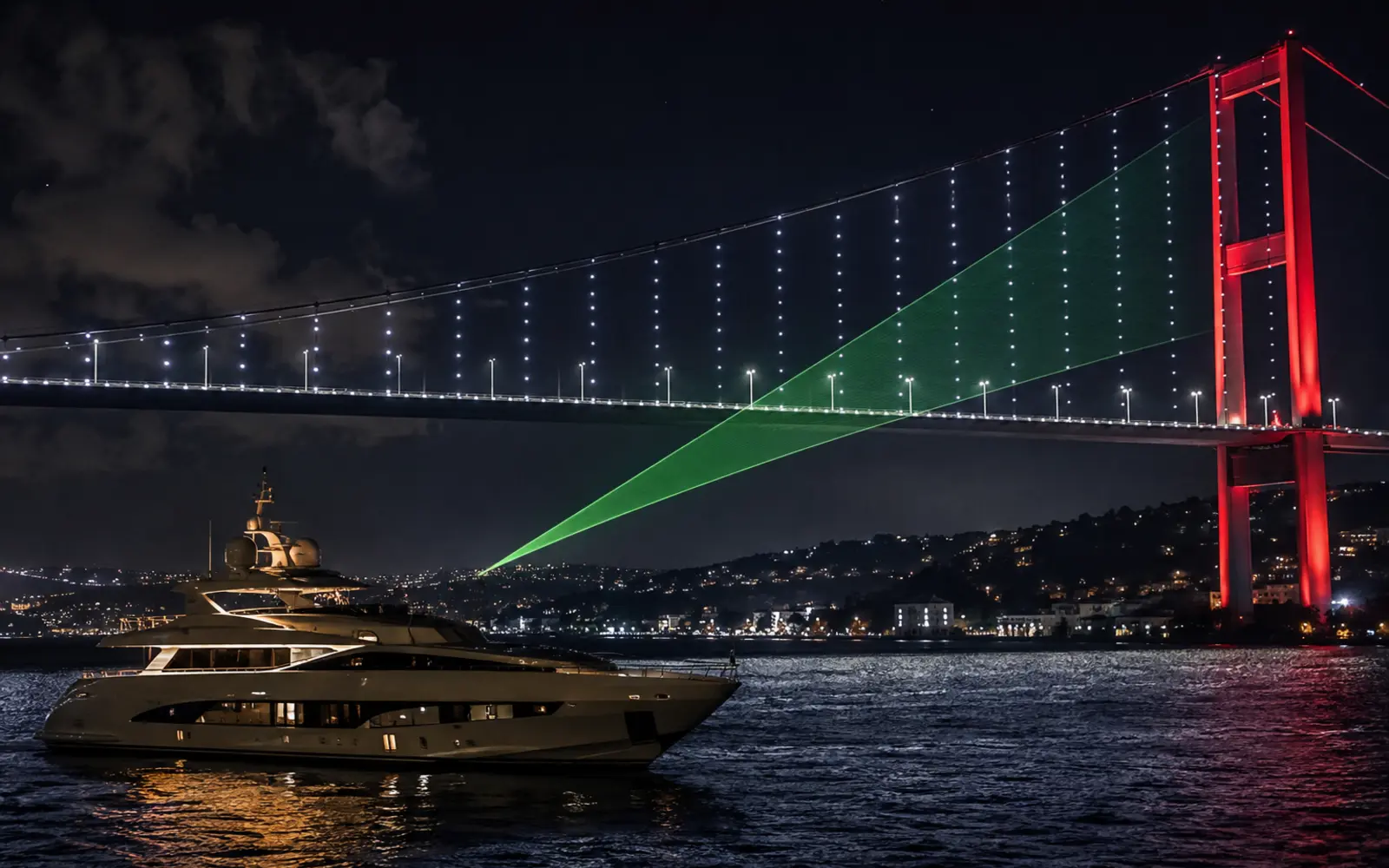 Köprüye Lazerle İsim Yazdırma için İstanbul Boğazı'nda özel yat organizasyonu