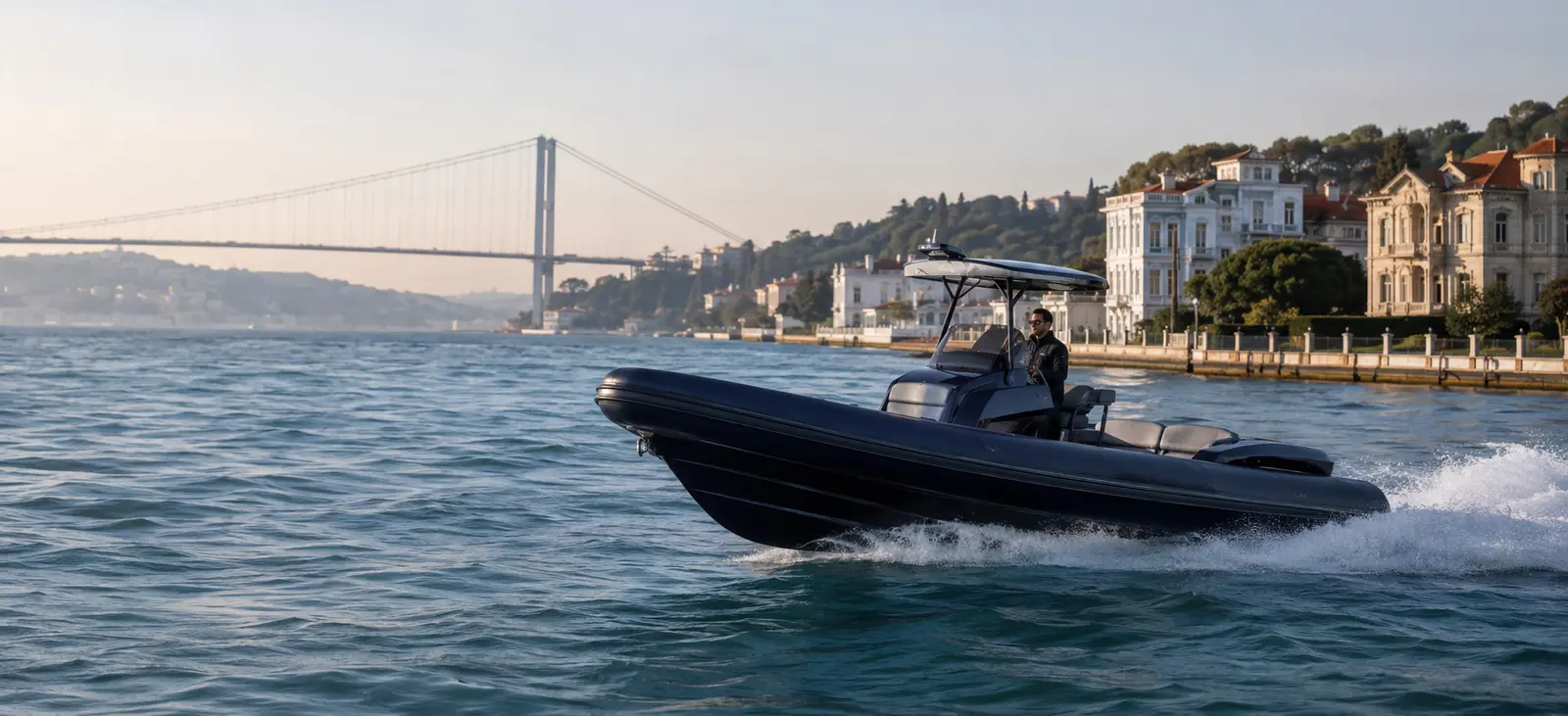 İstanbul Boğazı'nda özel sürat teknesi ile hızlı deniz transferi