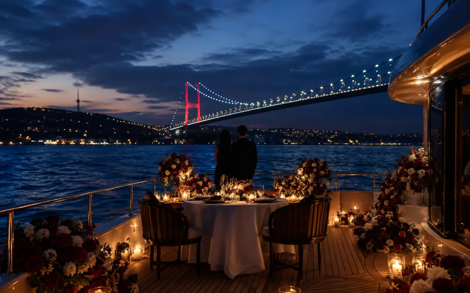Yatta Evlilik Teklifi için İstanbul Boğazı'nda özel yat organizasyonu